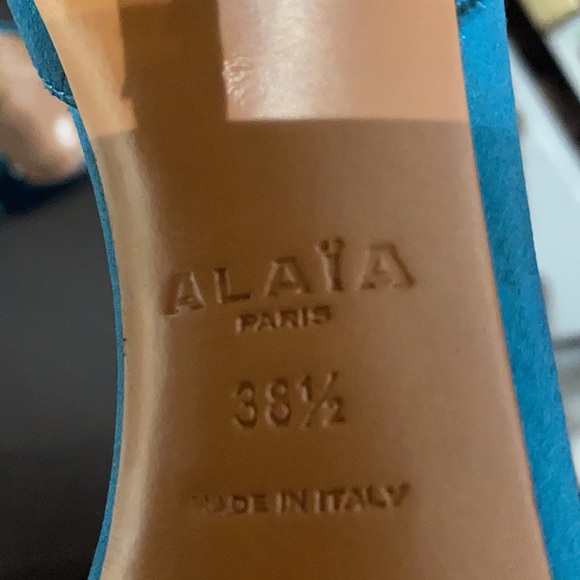 Alaia Paris Bombe Pom Pom Sandals - Picture 15 of 15